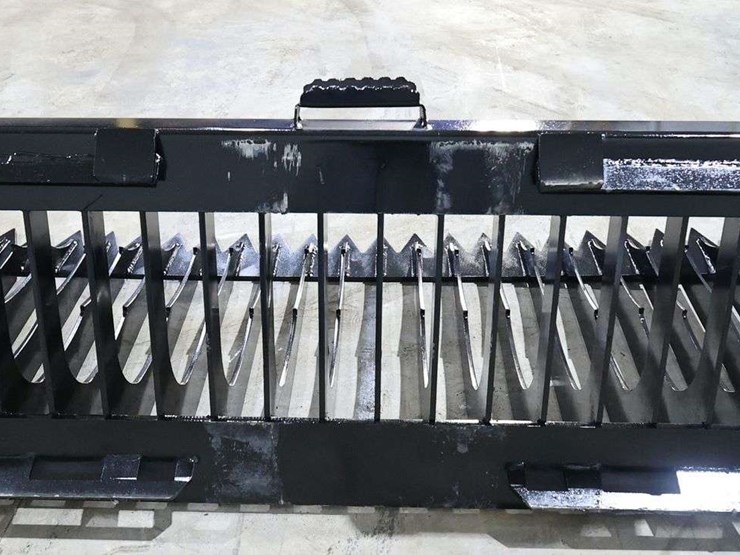 72"-qt-fine-skeleton-bucket-low-side-image-3