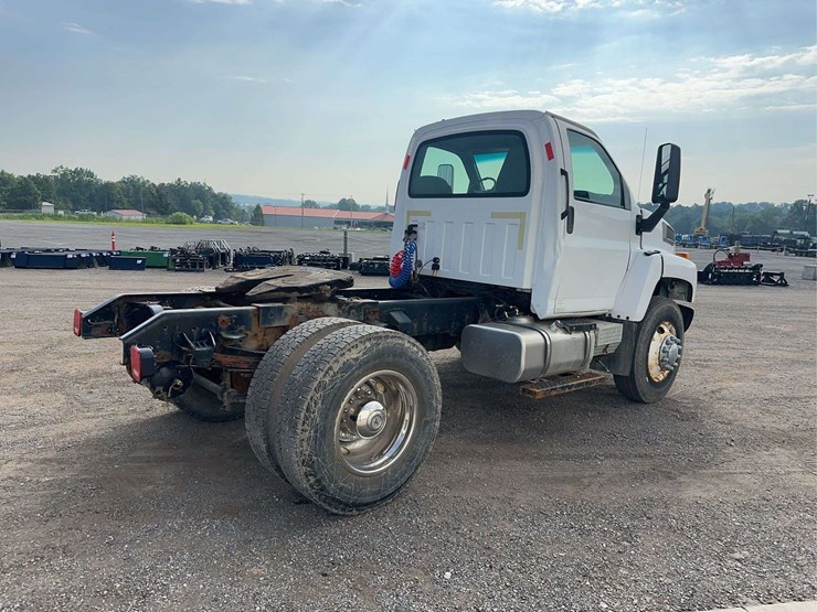 2005-chevrolet-c8500-semi-truck-image-3