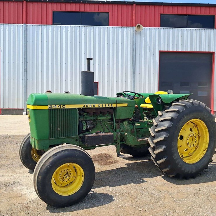 1979 JOHN DEERE 2440