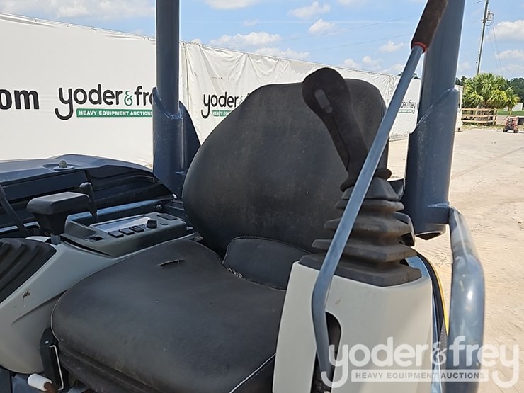 2020-kobelco-sk30-image-24