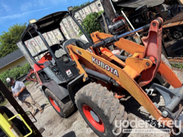 2016-kubota-r530-image-4