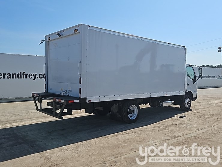 2019-hino-195-image-5