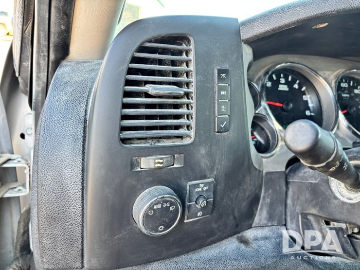 2011-chevrolet-silverado-2500hd-lt-image-79