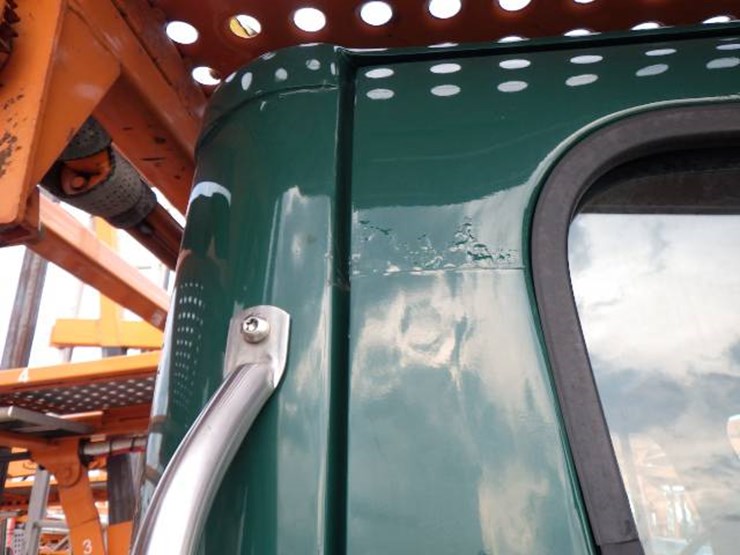 2020-freightliner-114sd-image-5