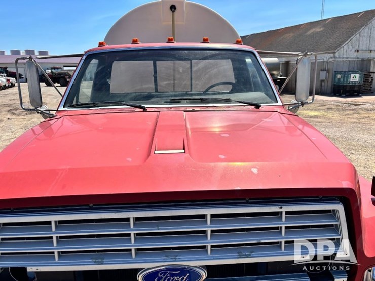 1992-ford-f700-image-19