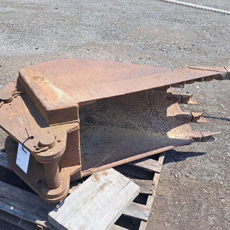Adco V 24" Rock/Frost Bucket