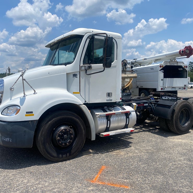2005 FREIGHTLINER COLUMBIA 112
