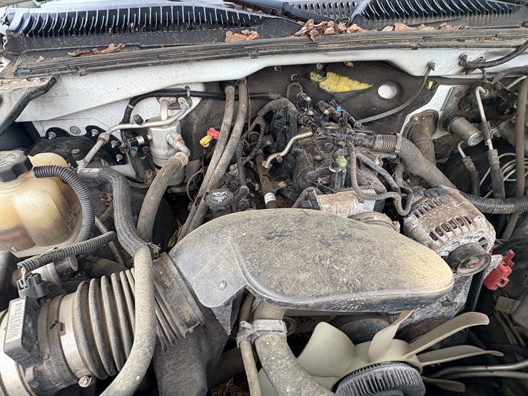 2004-chevrolet-silverado-image-9