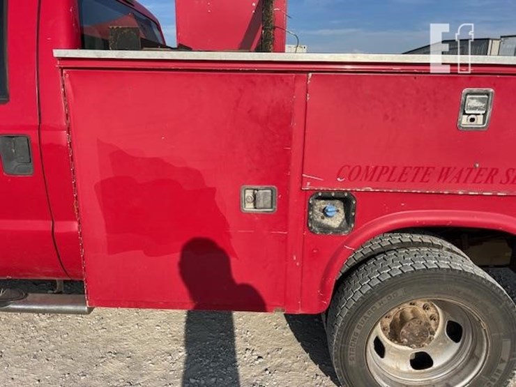 2011-ford-f550-sd-image-32