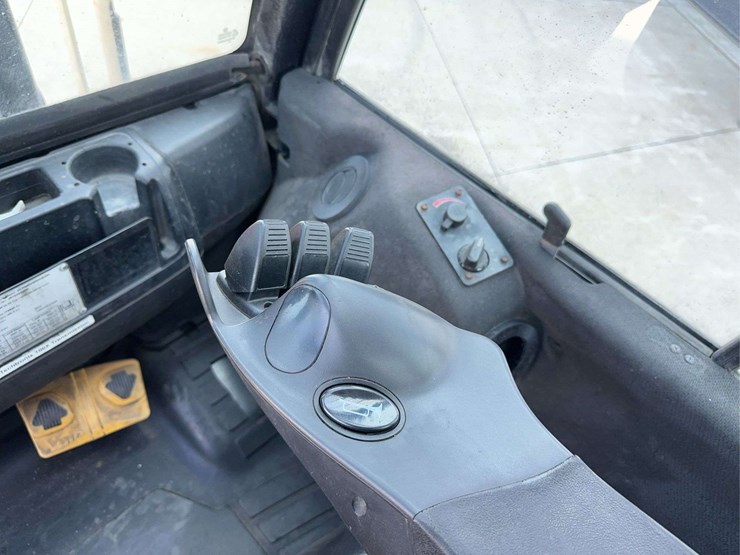 2013-yale-gip080-forklift-image-12