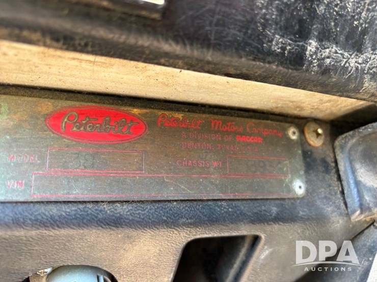 1999-peterbilt-385-image-75