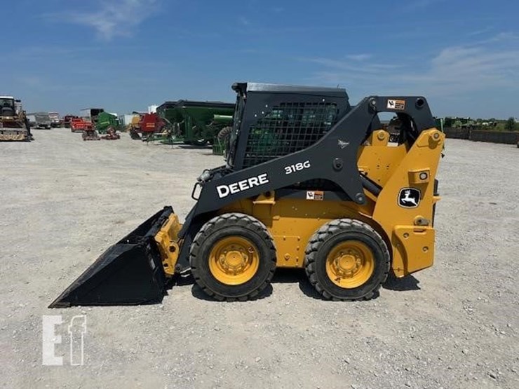 2018-deere-318g-image-2