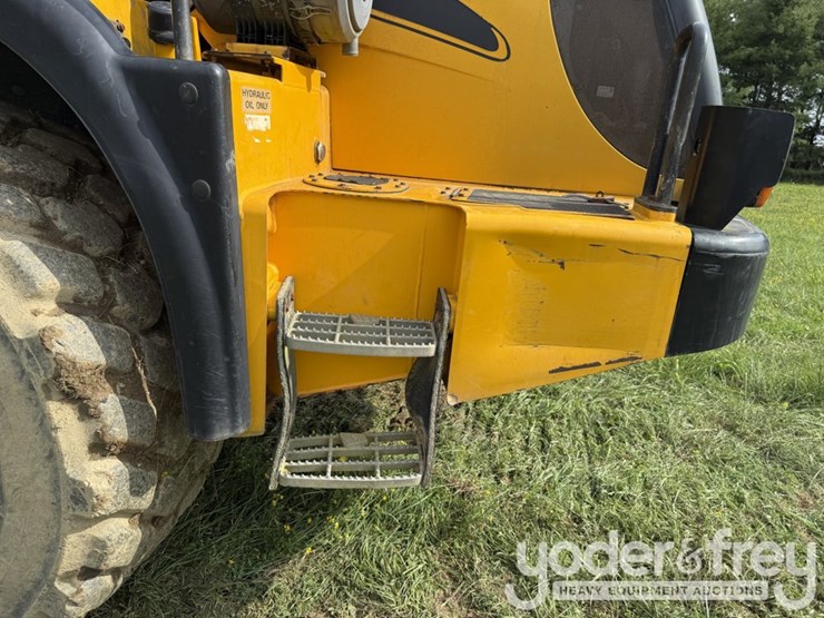 2005-jcb-718-image-25
