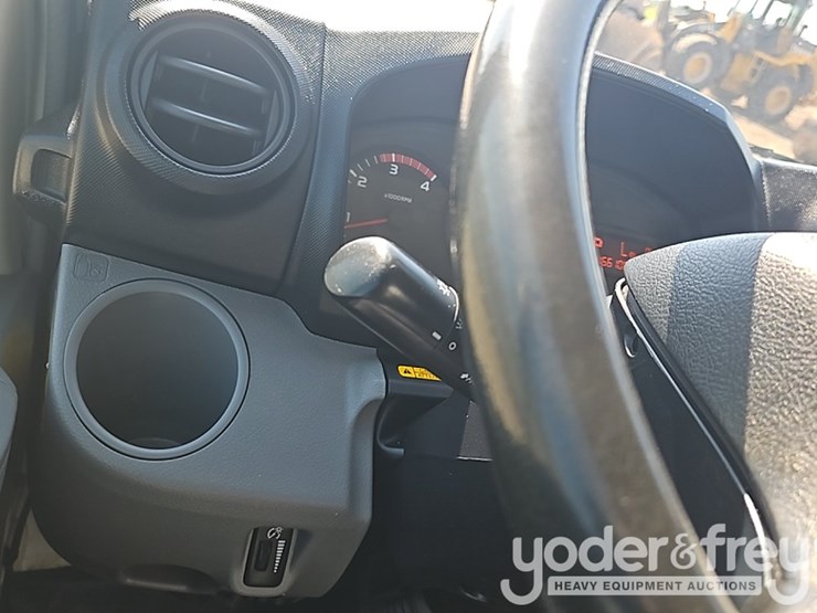 2019-hino-195-image-32