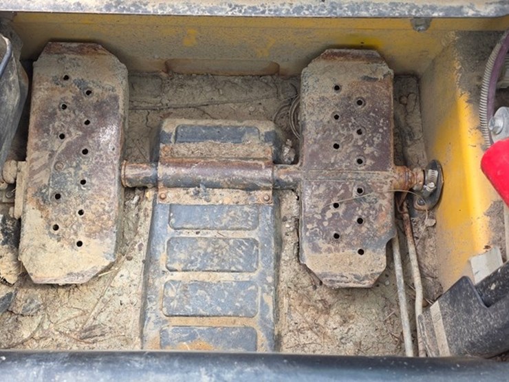 new-holland-l225-image-45