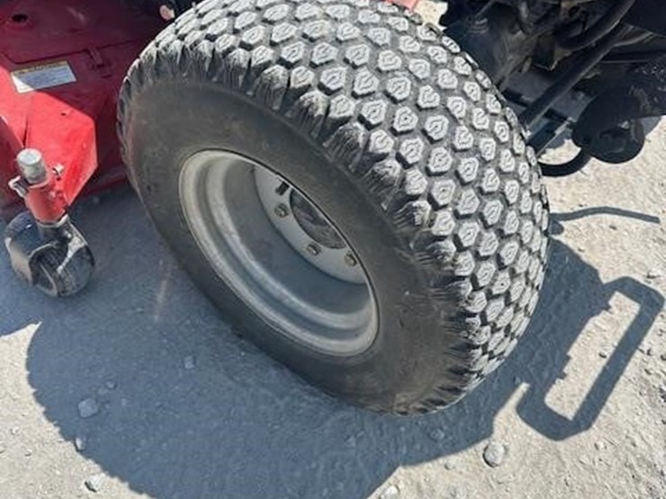 massey-ferguson-1235-image-17