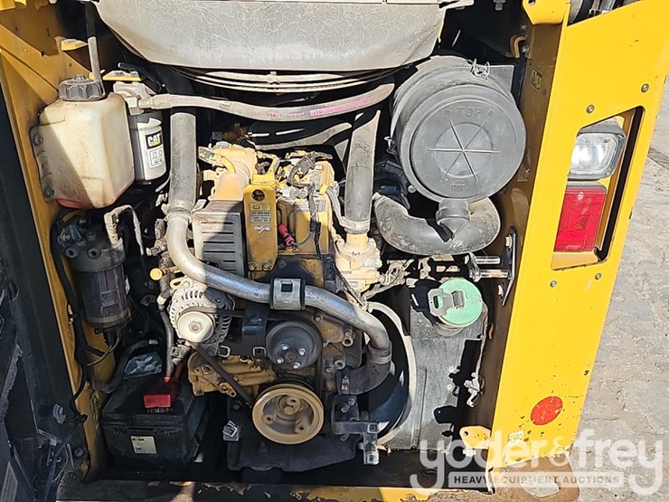 2015-caterpillar-257d-image-22