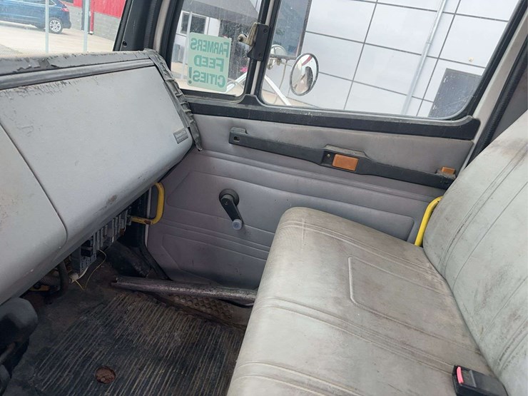 freightliner-fl70-image-40