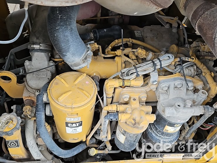 2016-caterpillar-d6k2-lgp-image-29