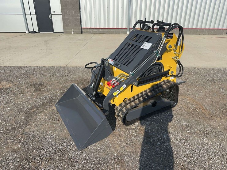 2025-land-hero-mini-stand-on-skid-loader-image-1
