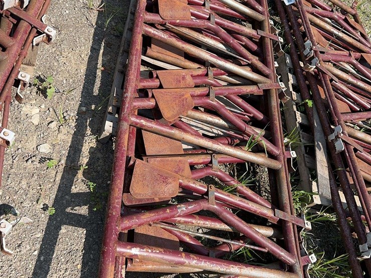 pallet-of-(3)-cattle-headlocks-image-4