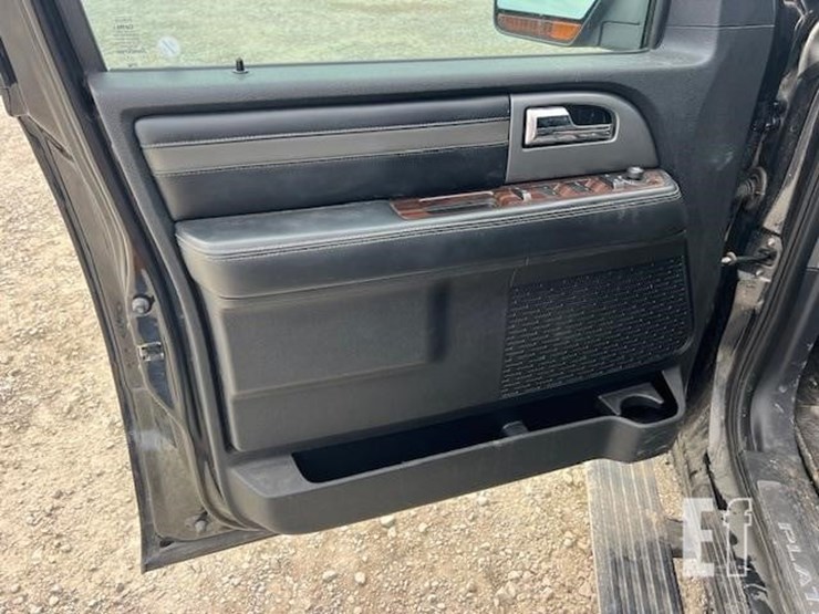 2015-ford-expedition-platinum-image-35