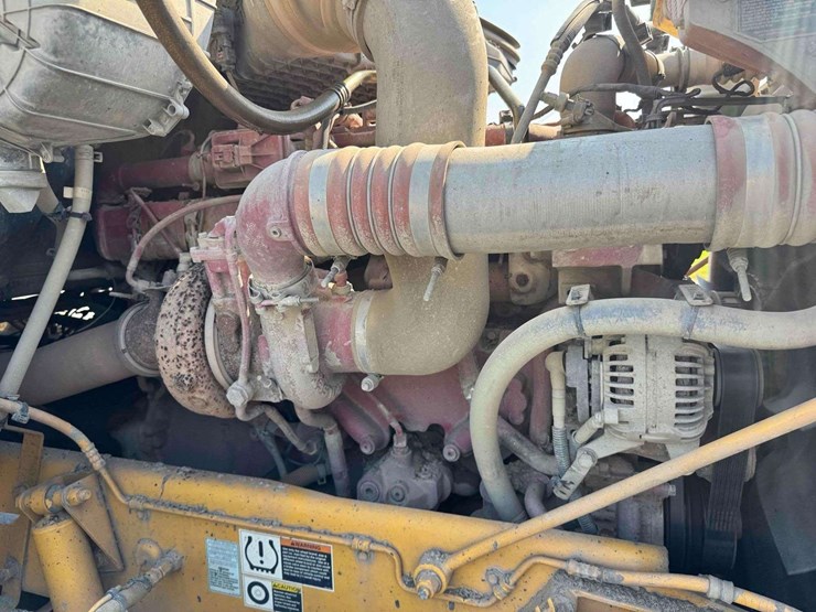 2016-peterbilt-567-image-12