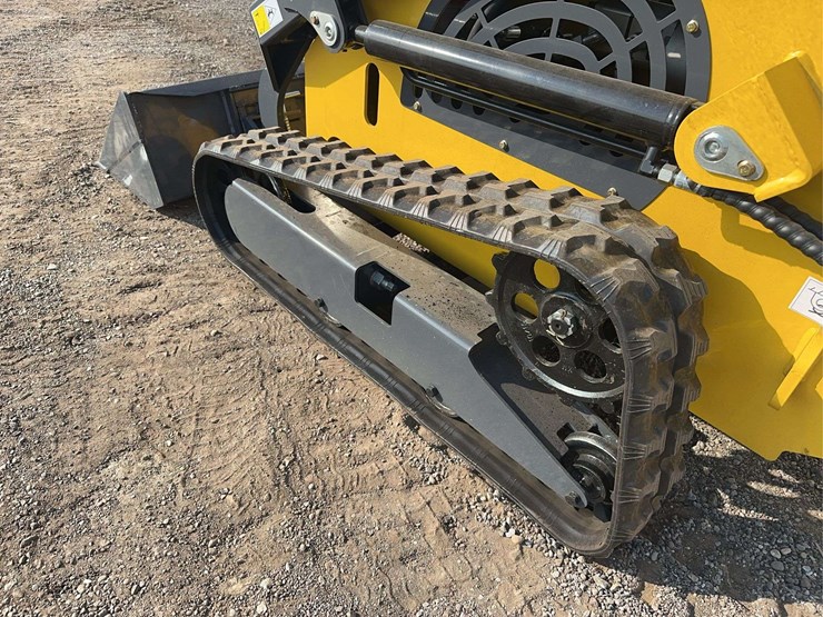 2025-land-hero-mini-stand-on-skid-loader-image-5