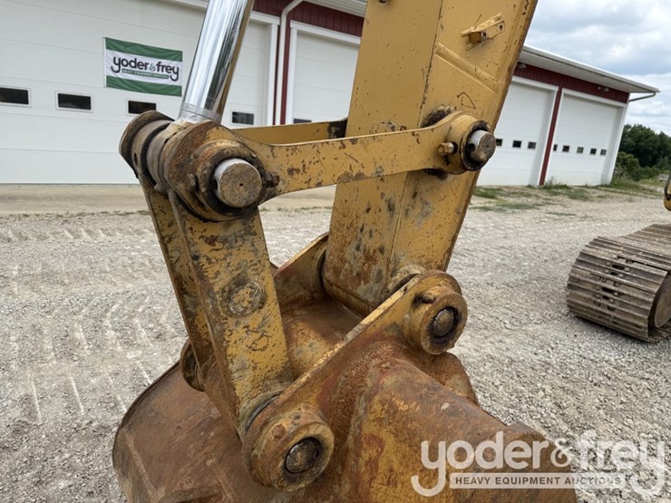 2004-caterpillar-318c-image-15