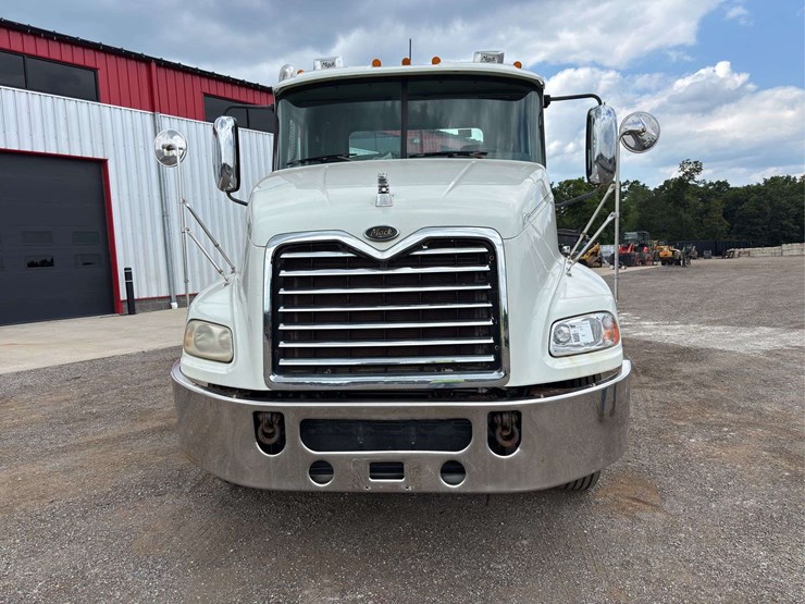 2009-mack-cxu-(pinnacle)-flatbed-truck-image-19