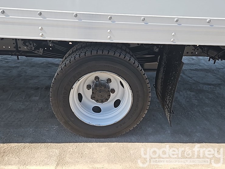 2019-hino-195-image-15