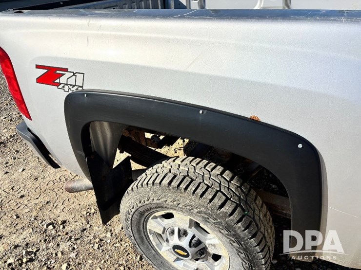 2011-chevrolet-silverado-2500hd-lt-image-38