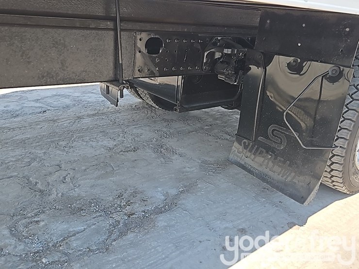 2019-hino-195-image-17