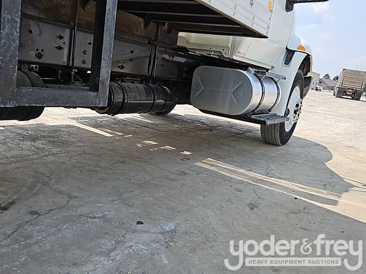 2017-international-durastar-4300-image-24