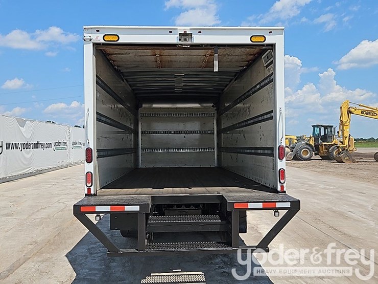 2019-hino-195-image-18