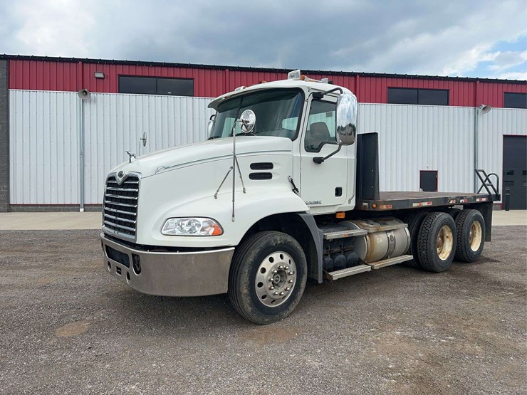 2009-mack-cxu-(pinnacle)-flatbed-truck-image-1