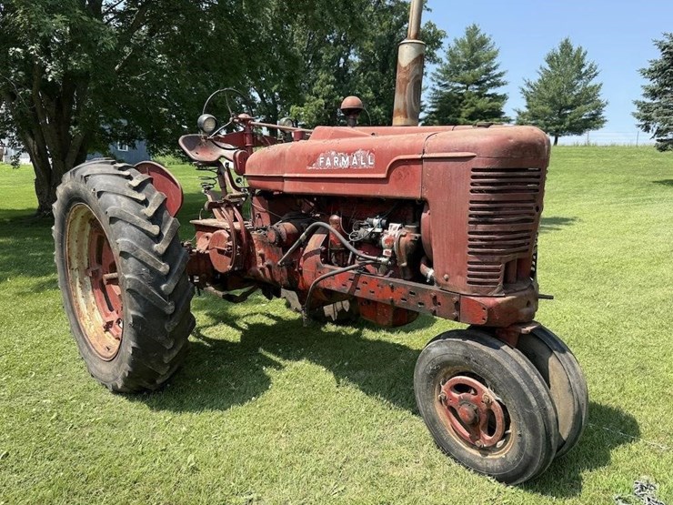 farmall-m-tractor-image-3
