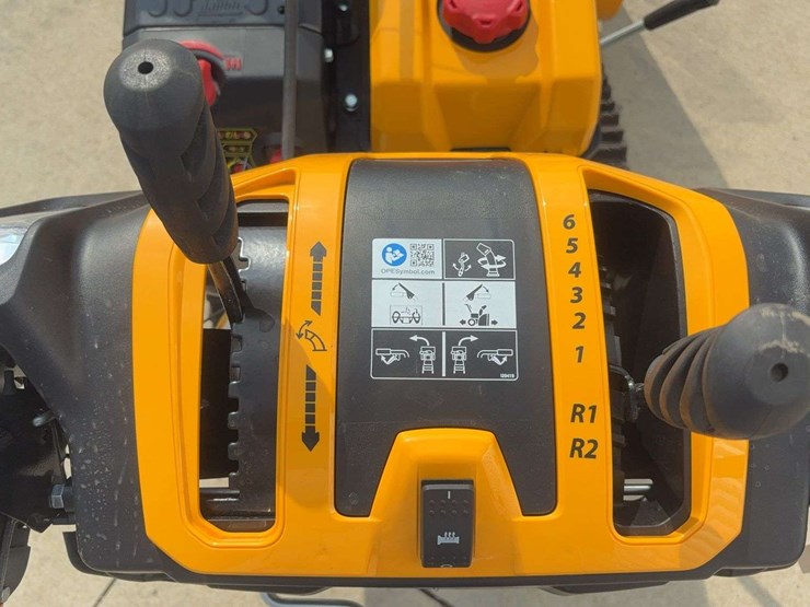 2023-cub-cadet-3x30-trac-snowblower-image-14