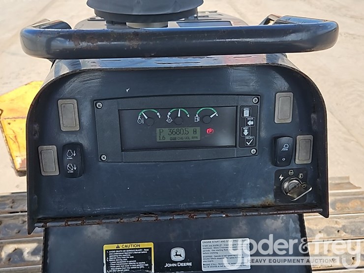 2015-deere-450j-image-32