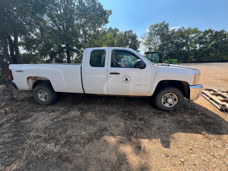 2009-chevrolet-2500-image-17