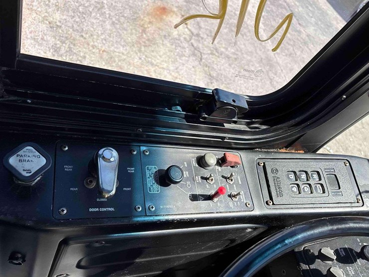 2014-gillig-low-floor-image-8