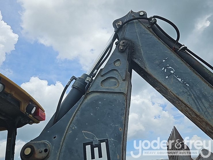2011-deere-310j-image-22