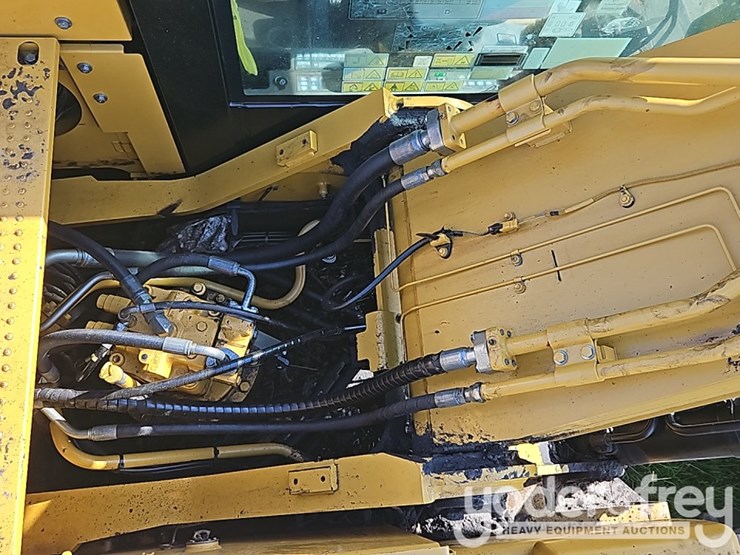 2015-caterpillar-329fl-image-34