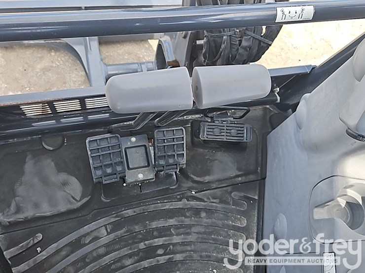 2023-deere-35g-image-37