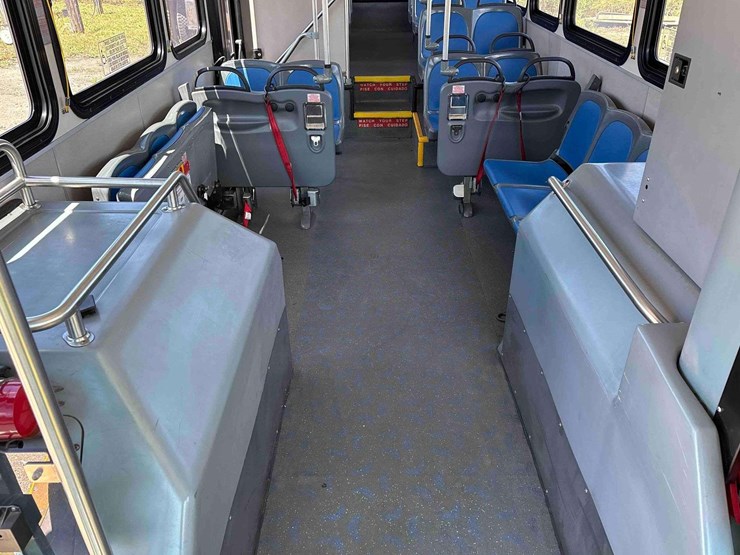 2014-gillig-low-floor-image-16
