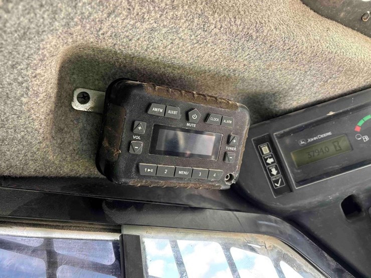 2024-deere-333g-image-30