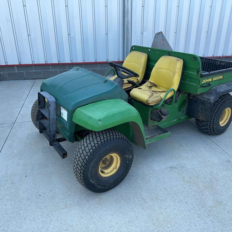 JOHN DEERE GATOR