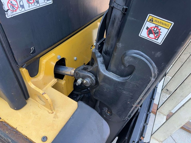 2013-yale-gip080-forklift-image-17