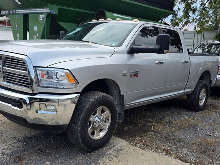 2011-dodge-2500-image-2