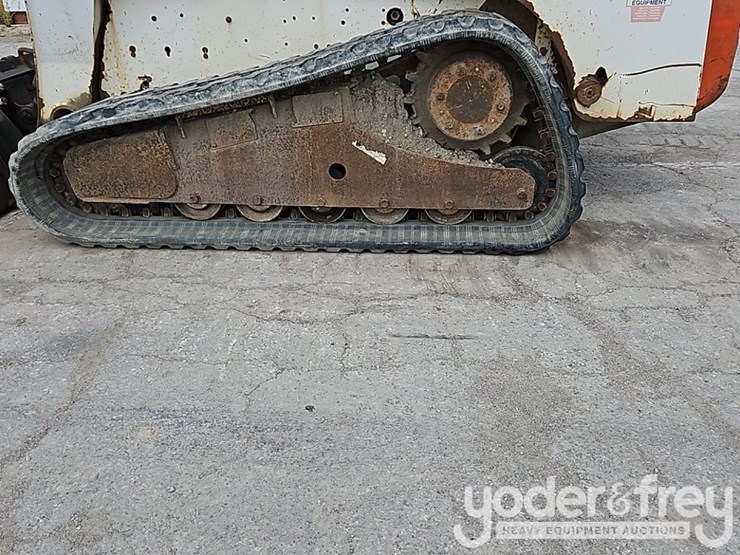 2009-bobcat-t300-image-11